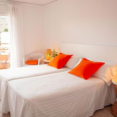 Hostal Comercio Дения Екстериор снимка