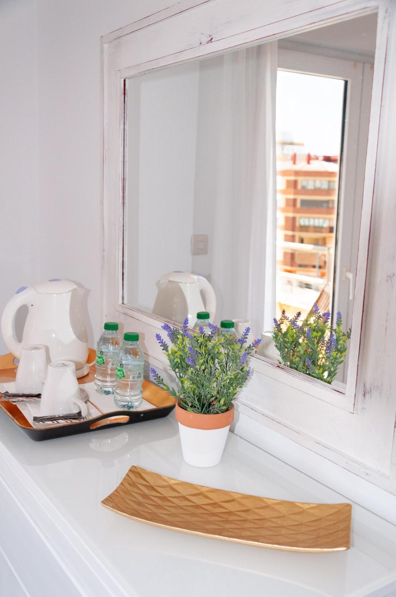 Hostal Comercio Дения Екстериор снимка