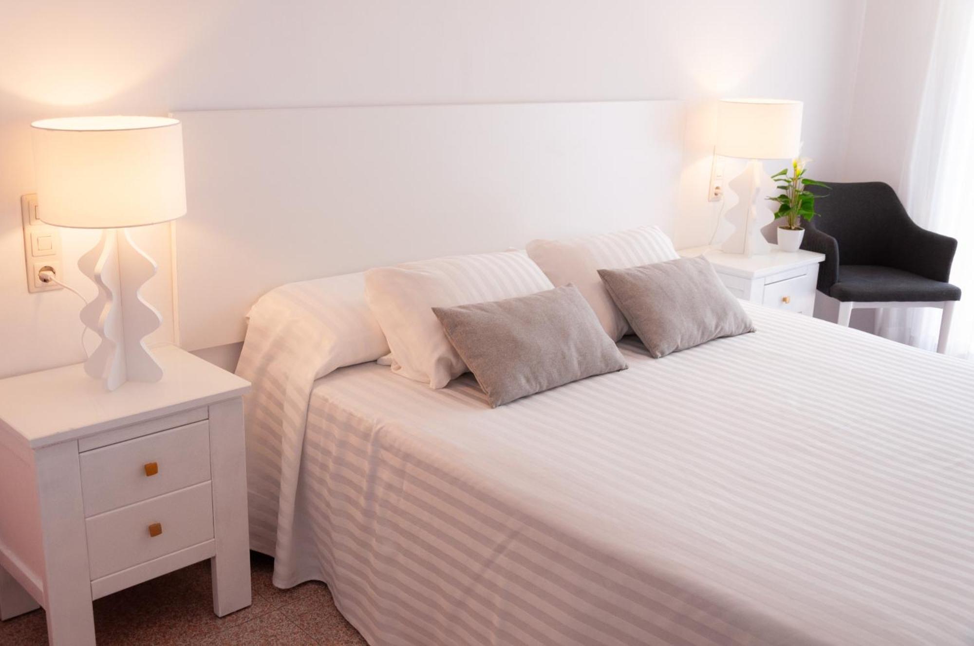 Hostal Comercio Дения Екстериор снимка