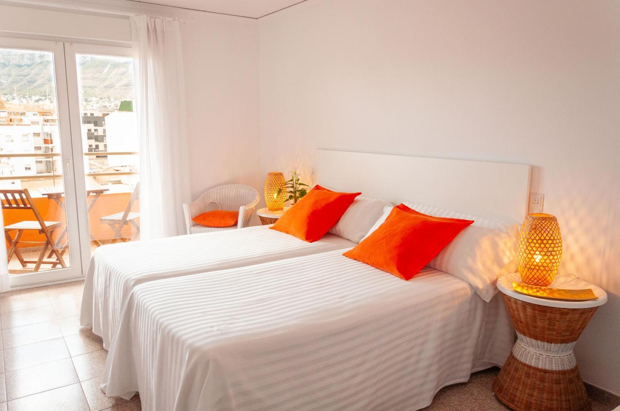 Hostal Comercio Дения Екстериор снимка