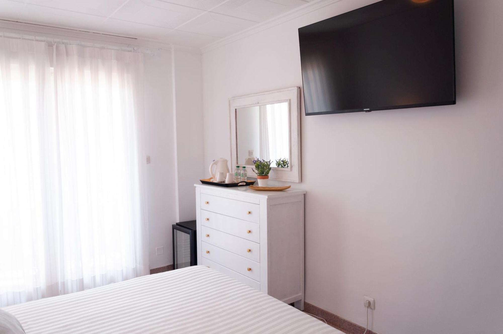Hostal Comercio Дения Екстериор снимка