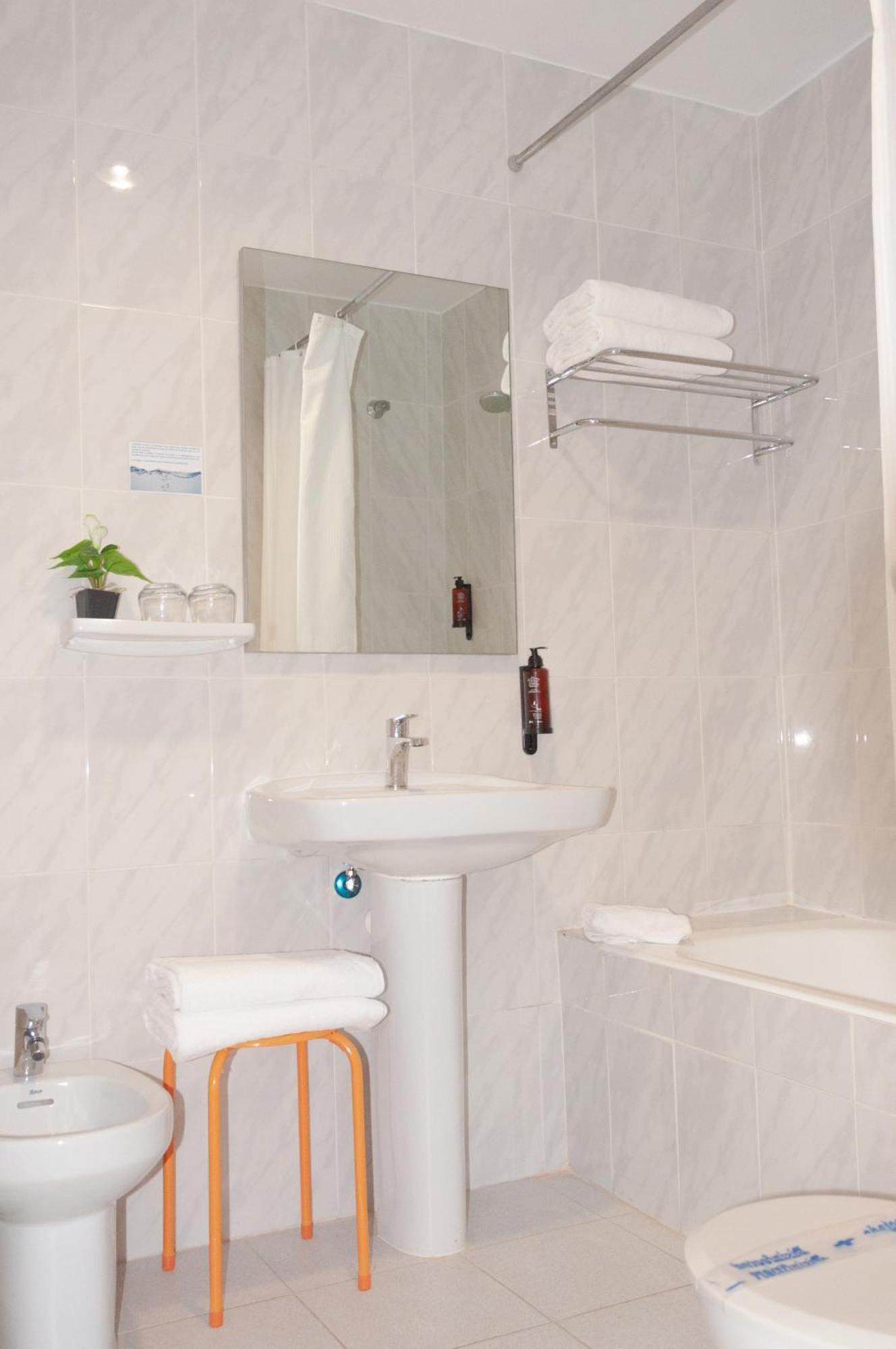 Hostal Comercio Дения Екстериор снимка