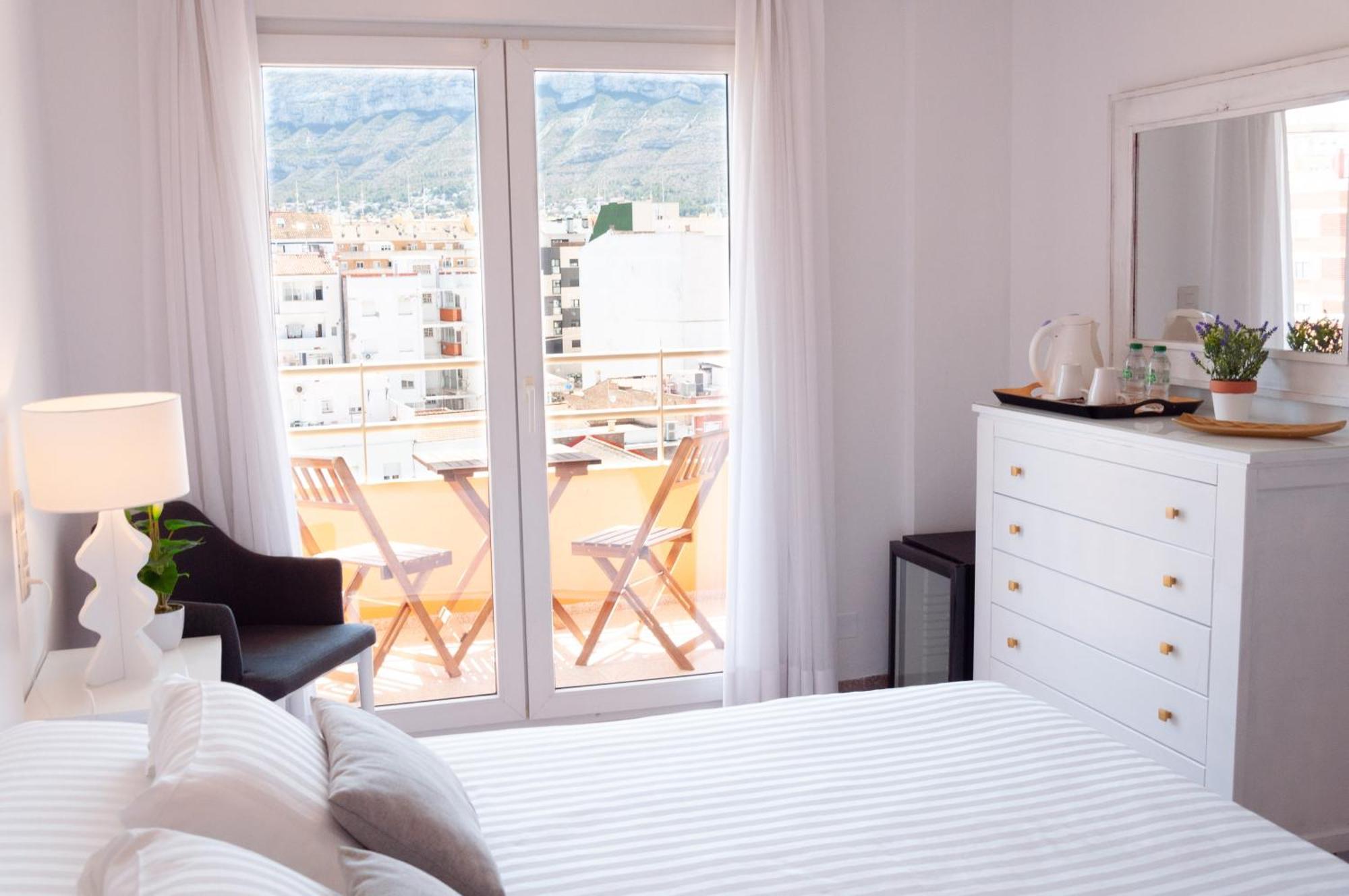 Hostal Comercio Дения Екстериор снимка