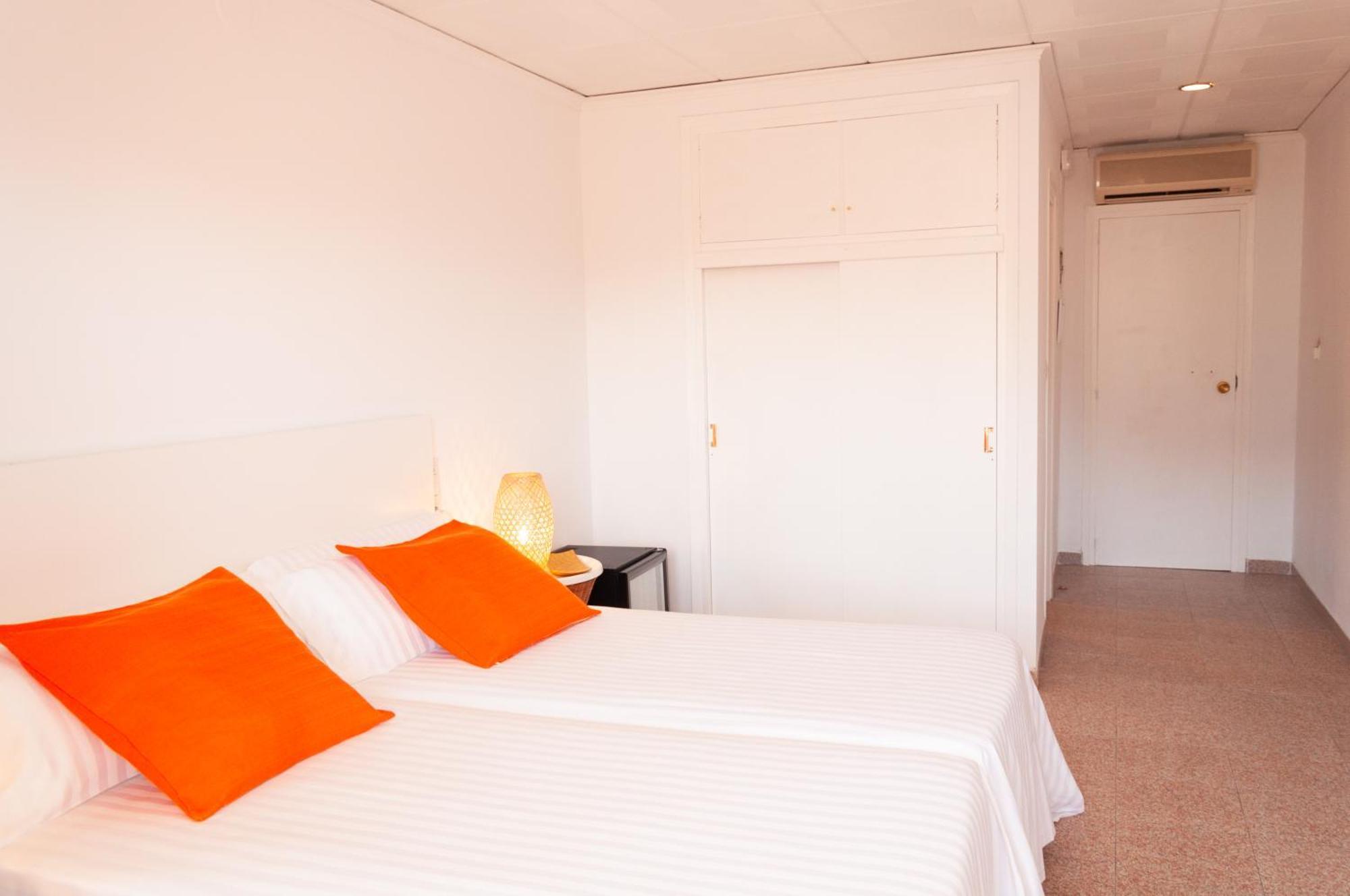 Hostal Comercio Дения Екстериор снимка