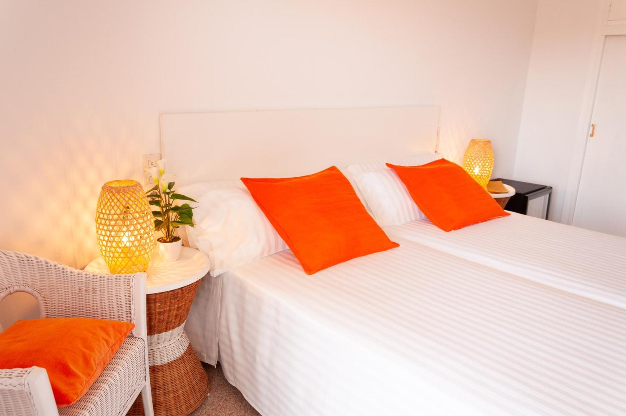 Hostal Comercio Дения Екстериор снимка