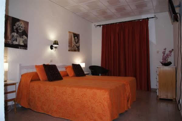 Hostal Comercio Дения Екстериор снимка