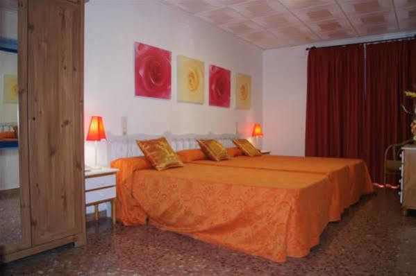 Hostal Comercio Дения Екстериор снимка